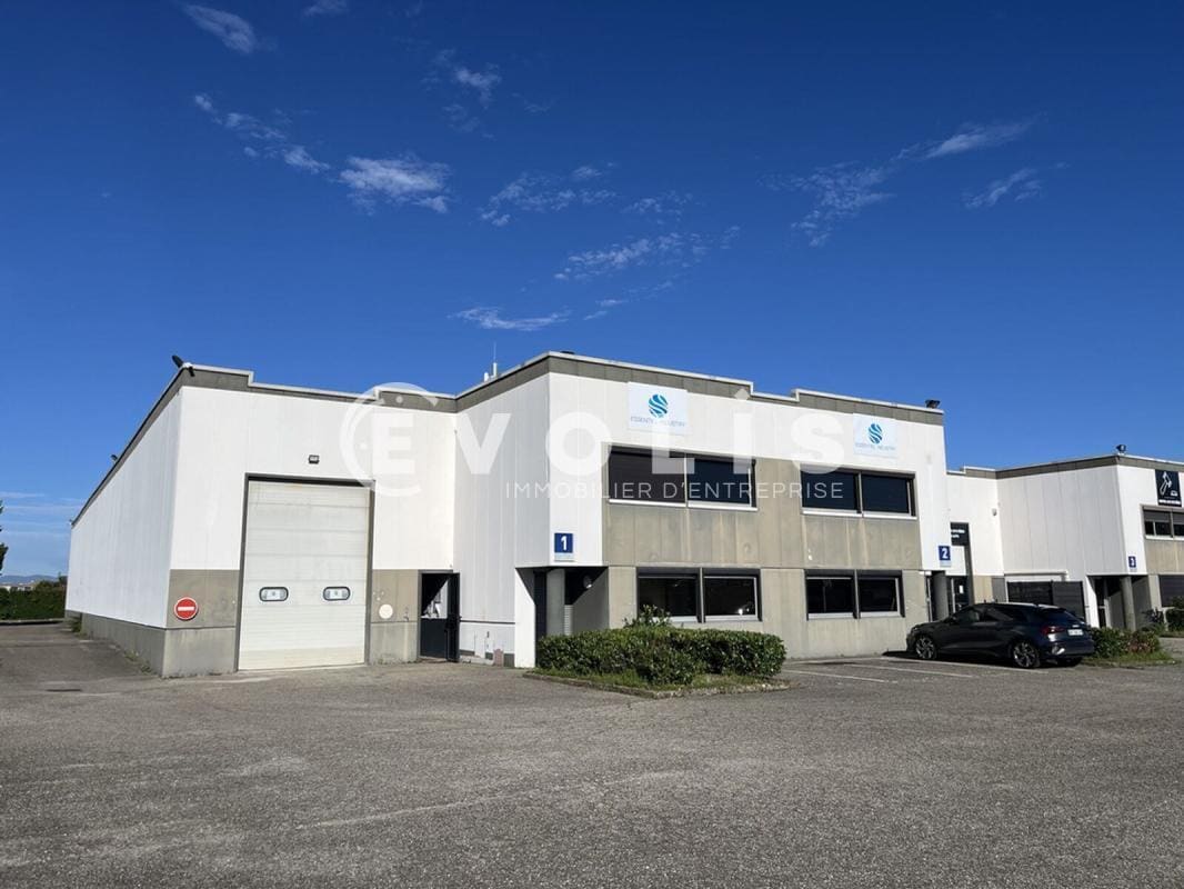 58 Avenue Des Bruyères, Décines-Charpieu to rent Building Photo- Image 1 of 24