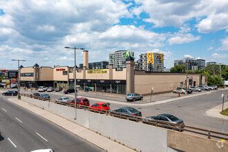 7325 Boul Décarie, Montréal, QC for rent Primary Photo- Image 1 of 4