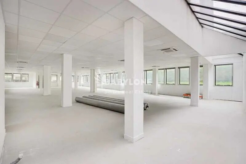 Office in Malakoff to rent Interior Photo- Image 1 of 14