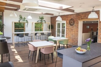 West St, Farnham to rent Interior Photo- Image 1 of 9