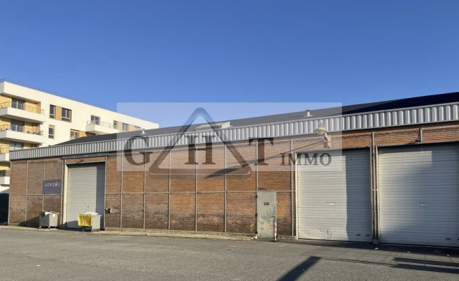 Industrial in Massy to rent - Building Photo - Image 1 of 3