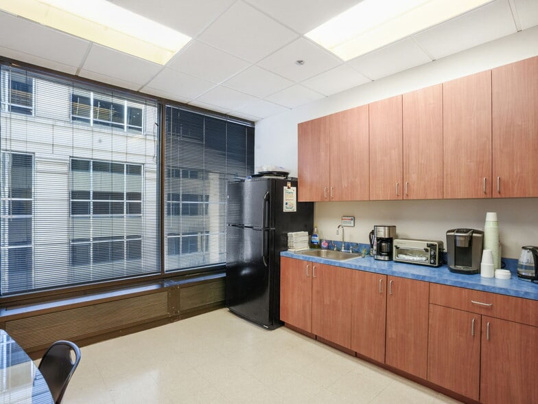 55 W Wacker Condo Portfolio portfolio of 5 properties for sale on LoopNet.co.uk - Interior Photo - Image 3 of 18