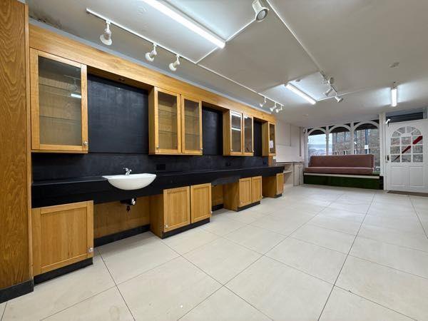 92 Queen Victoria St, Tredegar to rent Building Photo- Image 1 of 16