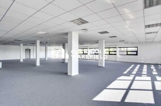 Office in Saint-Priest to rent Interior Photo- Image 1 of 3