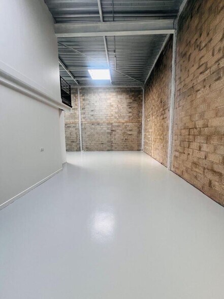 570 Rue Du Valibout, Plaisir to rent - Building Photo - Image 3 of 12