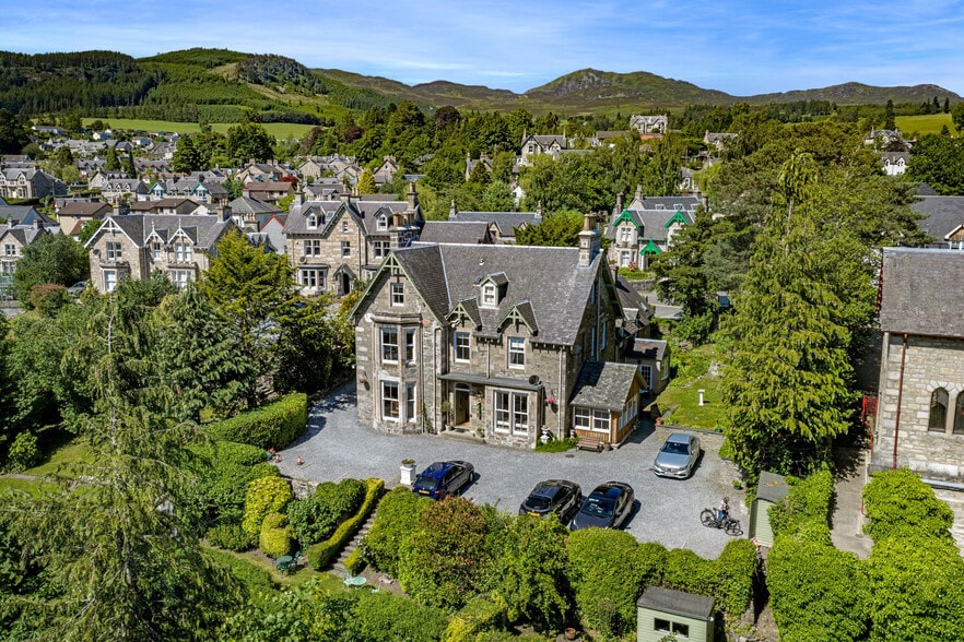 2 Lower Oakfield, Pitlochry for sale - Building Photo - Image 2 of 21