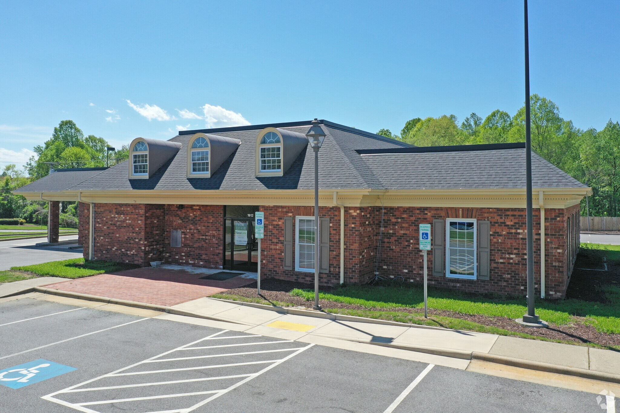 2200 Westchester Dr, High Point, NC to rent Primary Photo- Image 1 of 7