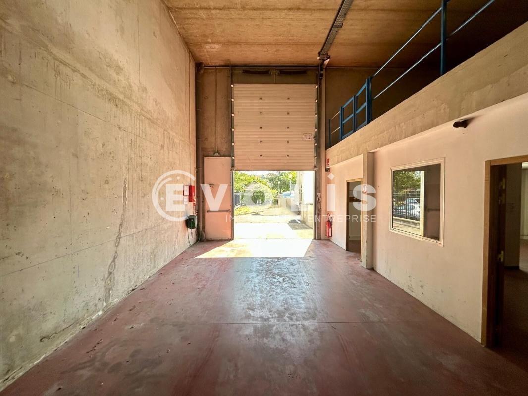 Light Industrial in Grigny to rent Interior Photo- Image 1 of 7