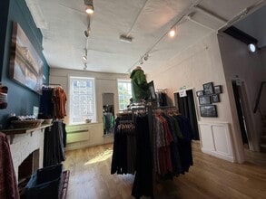 24 The Sq, Winchester to rent Interior Photo- Image 1 of 8