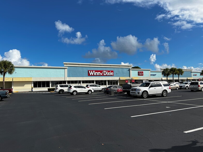 1119 NE Jensen Beach Blvd, Jensen Beach, FL for rent - Building Photo - Image 2 of 12