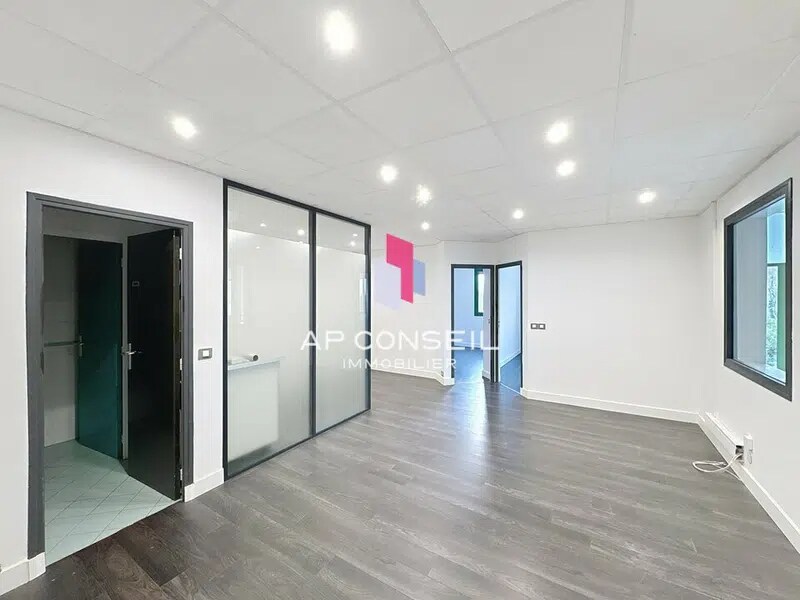 Location Bureaux 50 m² - Photo 1