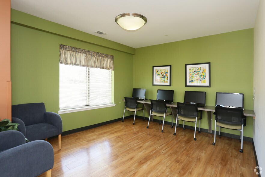 700-700 Wincoram Way, Coram, NY to rent - Interior Photo - Image 3 of 71