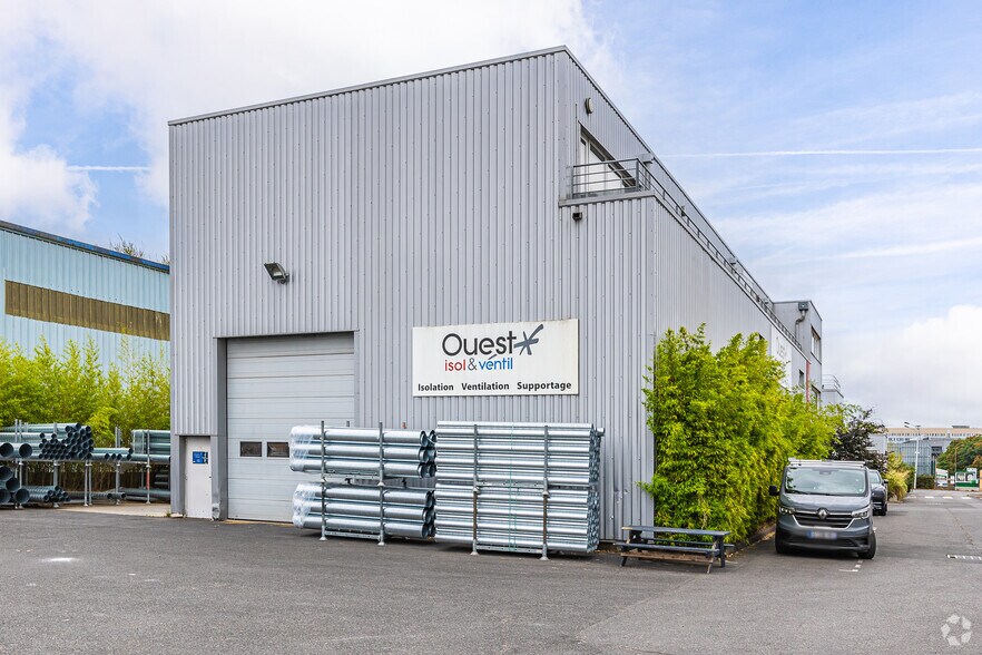 68 Avenue Des Guilleraies, Nanterre to rent - Building Photo - Image 2 of 2