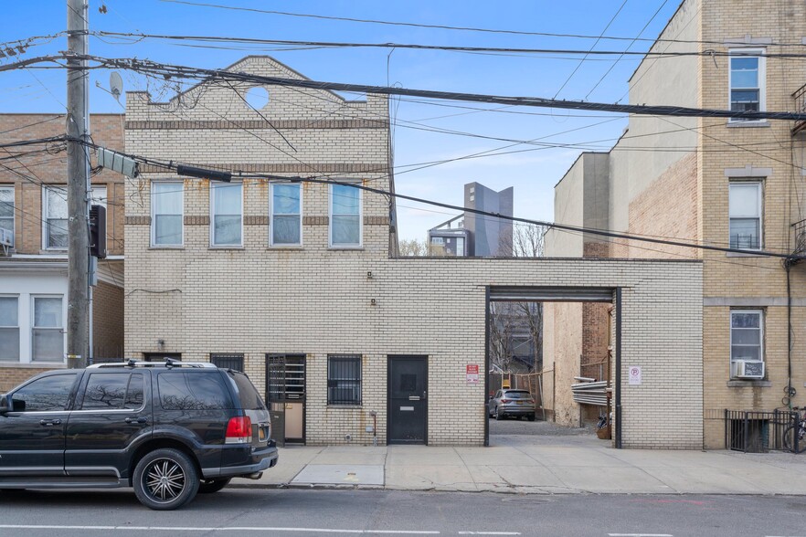 3128-3130 14th St, Long Island City, NY for sale - Building Photo - Image 1 of 1