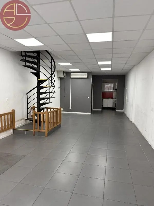 Vente Bureaux 140 m² - Photo 1