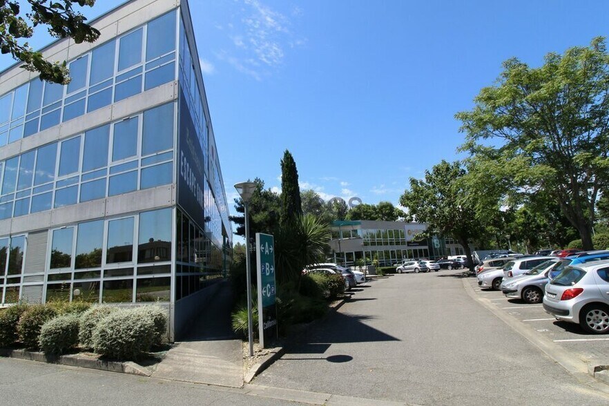 1244 L'Occitane, Labège to rent - Building Photo - Image 3 of 10