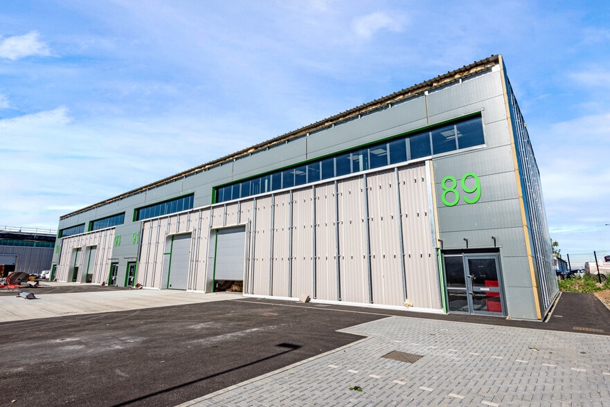 89-95 Bankhead Av, Edinburgh to rent - Building Photo - Image 2 of 5