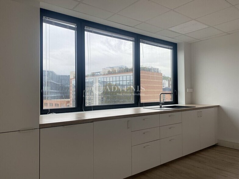 16 Rue Jean Jacques Rousseau, Issy-les-Moulineaux to rent - Interior Photo - Image 3 of 12