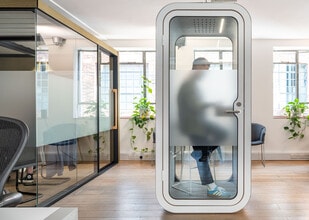 1 Richmond Mews, London to rent Interior Photo- Image 2 of 7