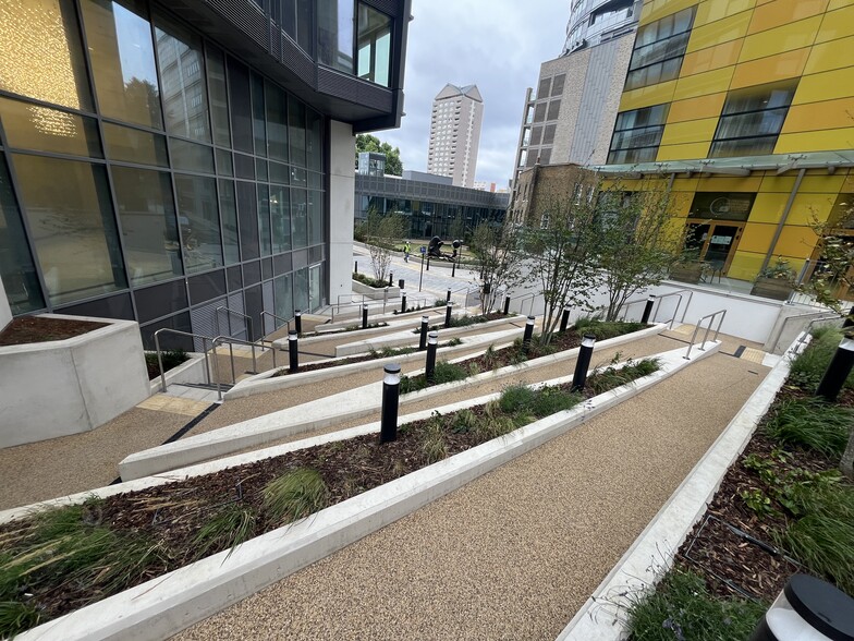 52 Marsh Wall, London to rent - Building Photo - Image 2 of 8