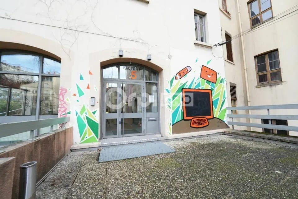Office in Lyon to rent Building Photo- Image 1 of 11