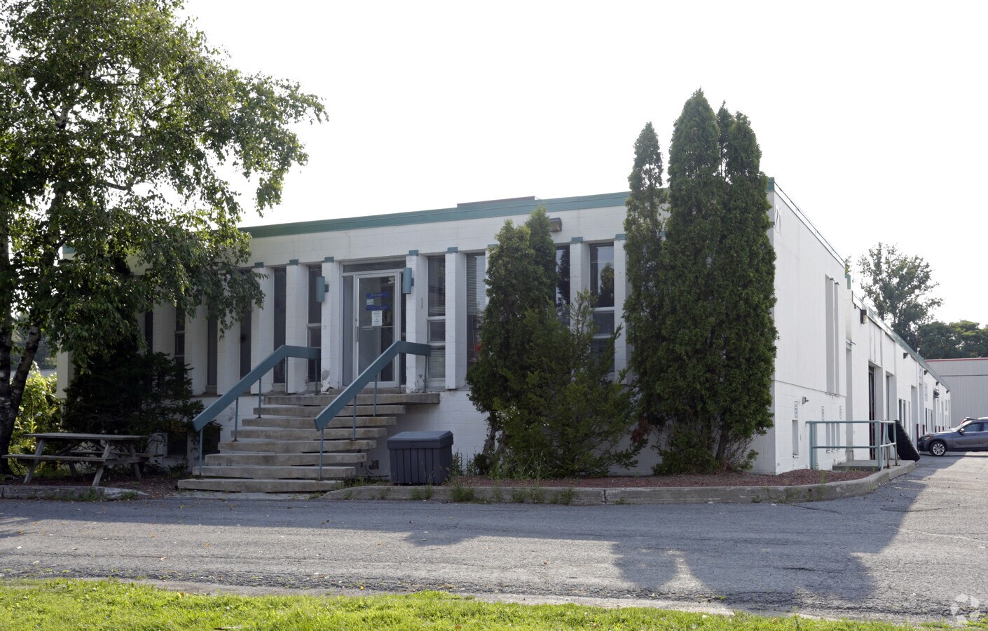 21 Grenfell Cres, Ottawa K2G 0G2