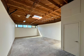 3221 S Hill St, Los Angeles, CA for rent Interior Photo- Image 2 of 3