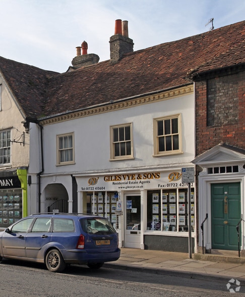 91 Castle St, Salisbury to rent - Building Photo - Image 2 of 8