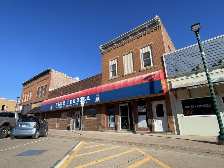 105 W Main St, Elk Point, SD for sale - Primary Photo - Image 1 of 17