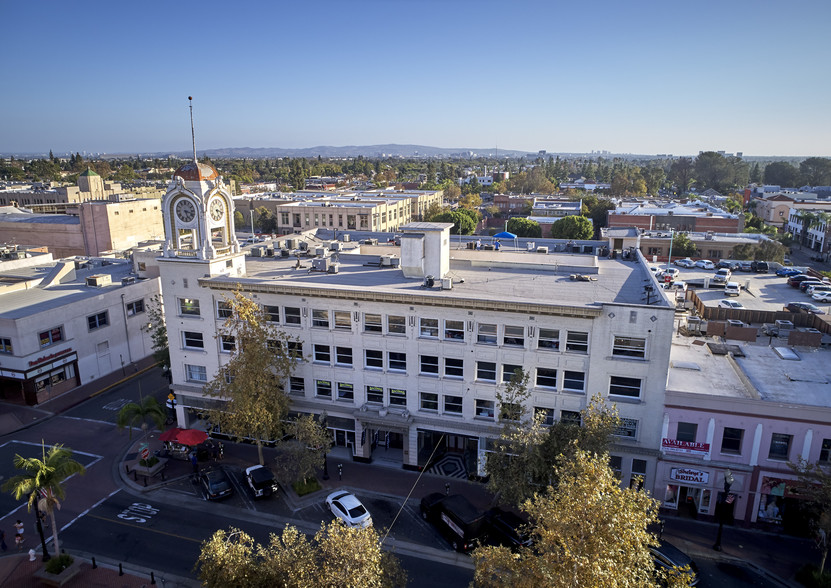 202-208 W 4th St, Santa Ana, CA for rent - Building Photo - Image 3 of 37