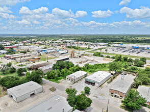 2704 Commerce St, Marble Falls, TX for rent Building Photo- Image 2 of 9