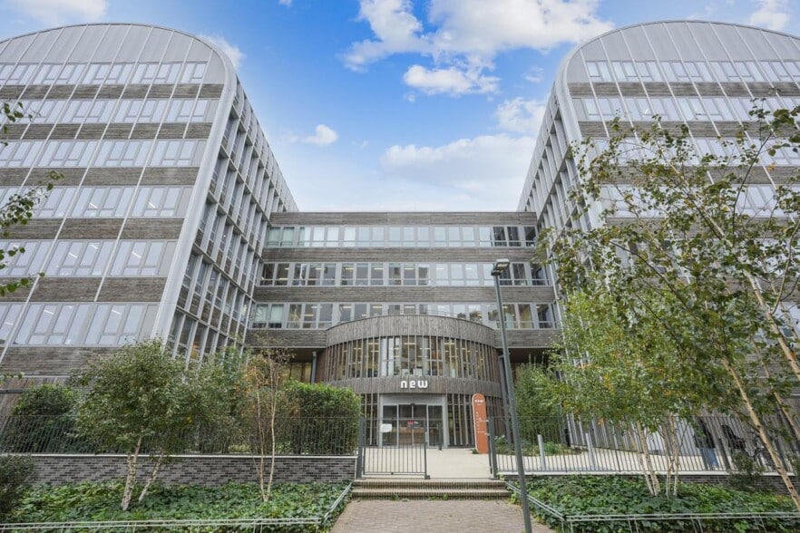 200 Quai Aulagnier, Asnières-sur-Seine to rent - Building Photo - Image 1 of 17