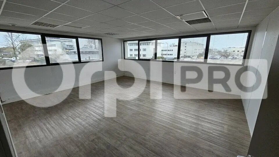 Office in Mérignac to rent - Interior Photo - Image 3 of 12