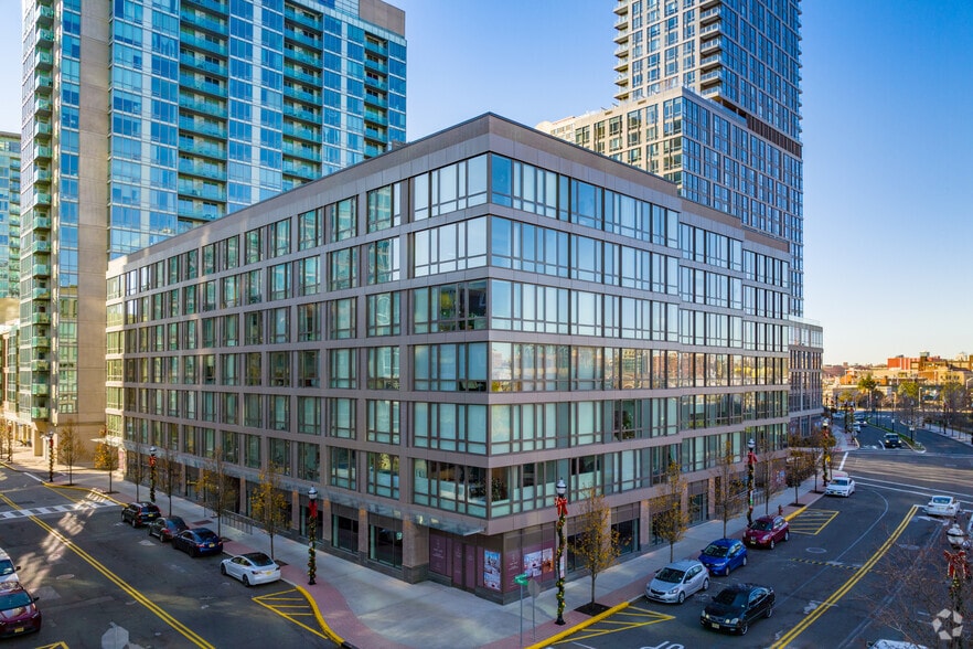 2 Shore Ln, Jersey City, NJ for sale - Primary Photo - Image 1 of 8