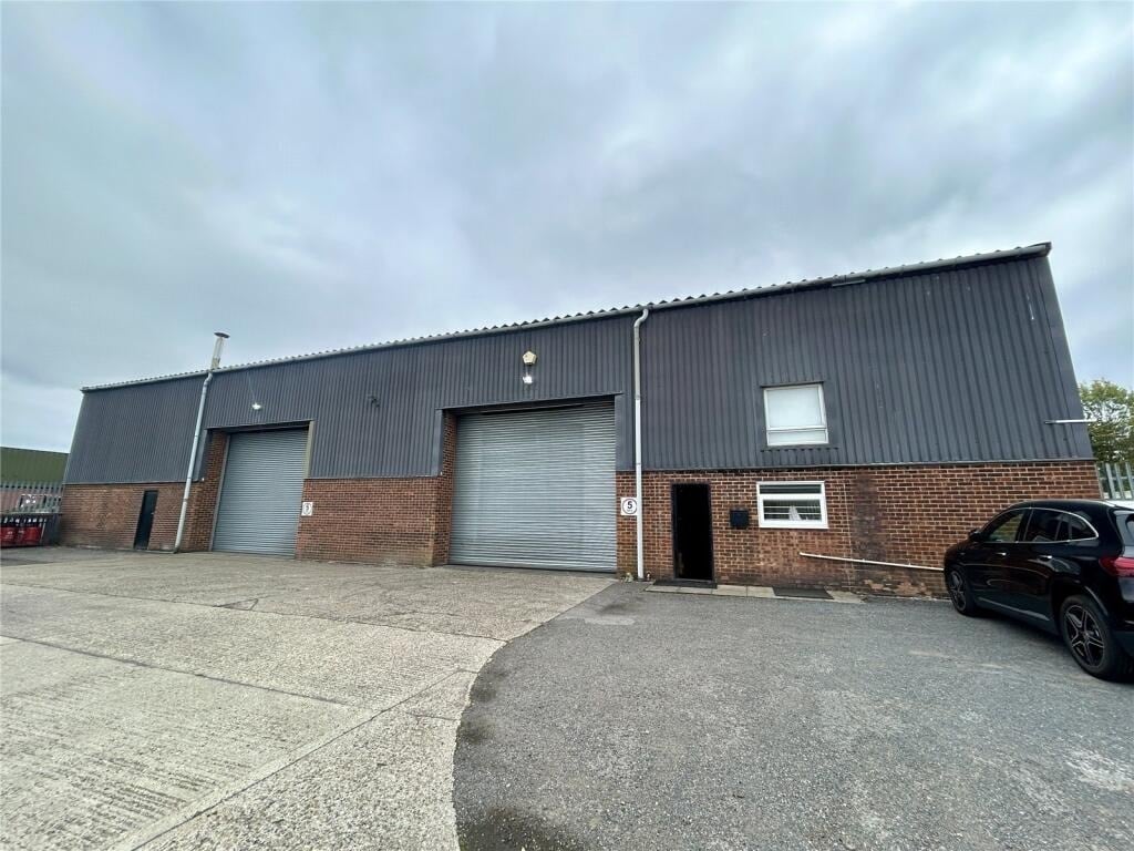 Unit 7 Crittall Dr, Braintree to rent Building Photo- Image 1 of 12