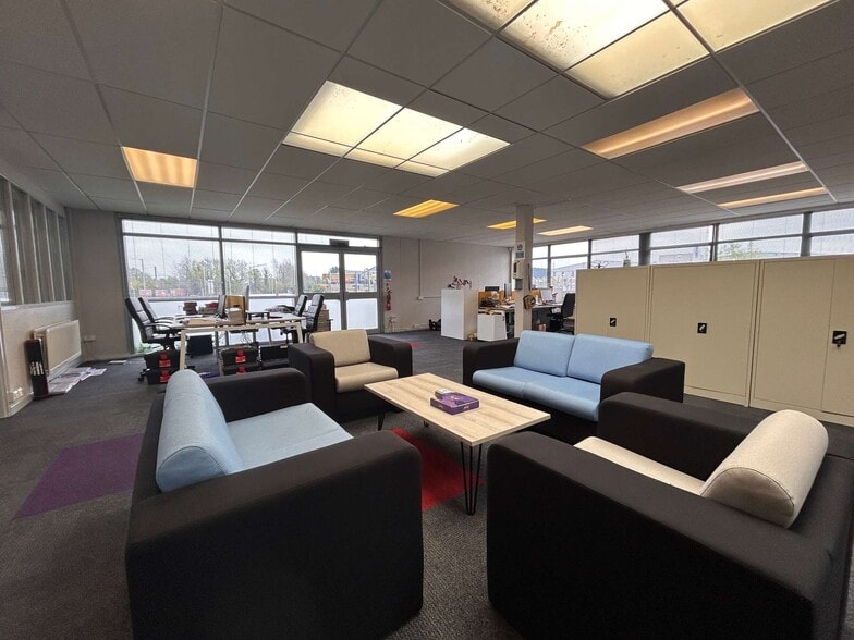 19A Ballinderry Rd, Lisburn to rent - Building Photo - Image 2 of 2