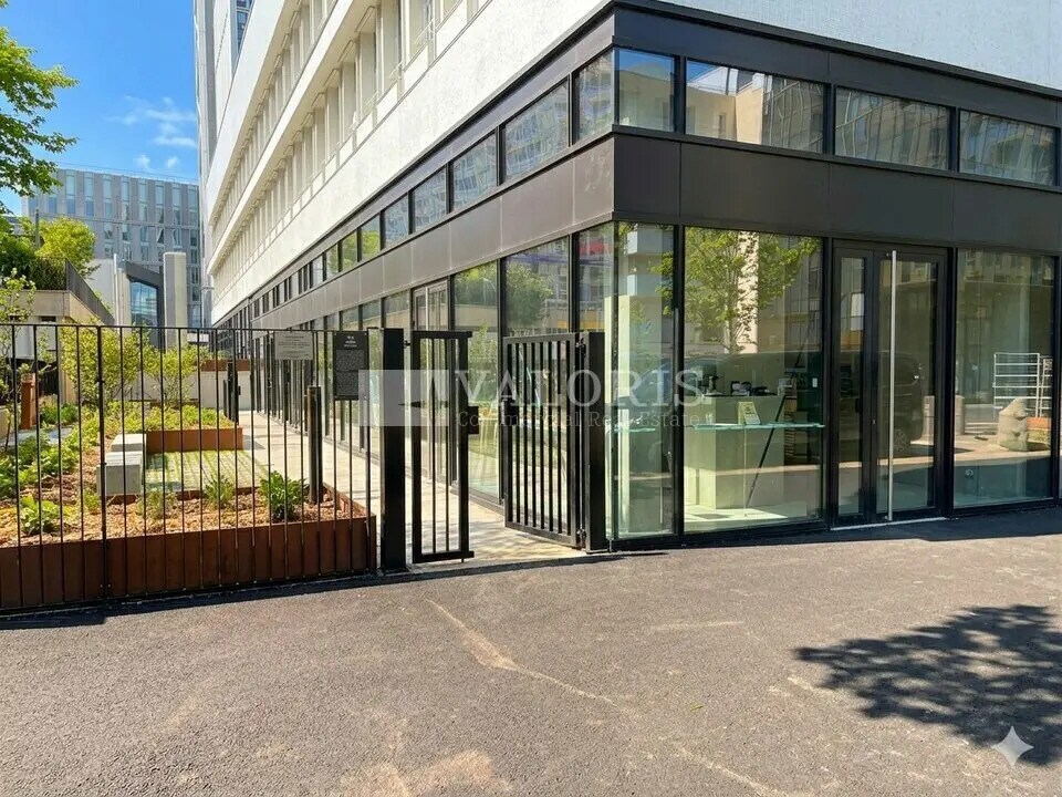 Retail in Lyon to rent Building Photo- Image 1 of 18