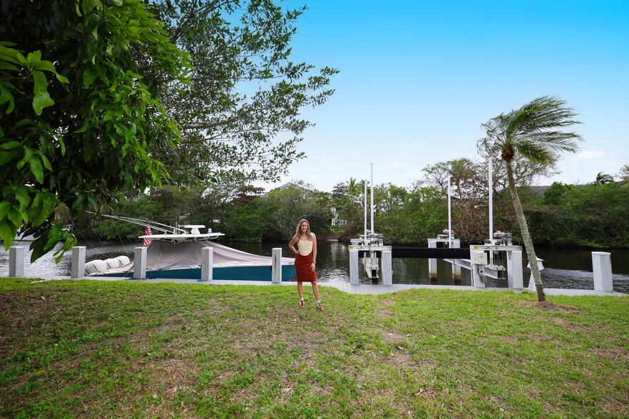 2630 Tortugas Ln, Fort Lauderdale, FL for sale - Primary Photo - Image 1 of 7