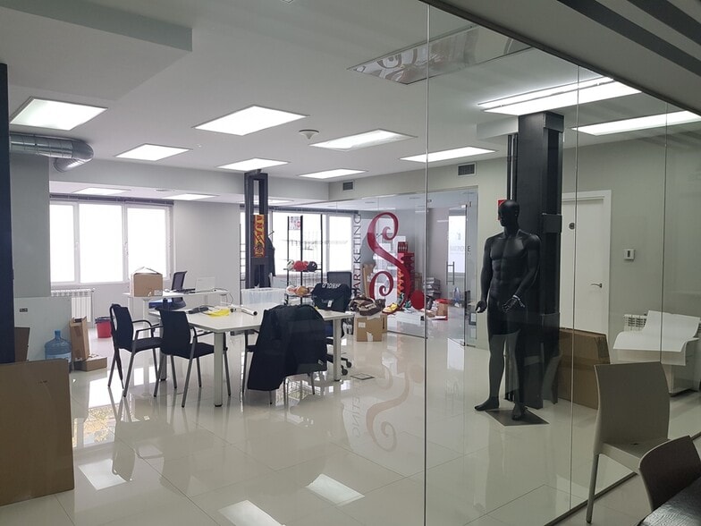 Office in Madrid, Madrid to rent - Building Photo - Image 2 of 3