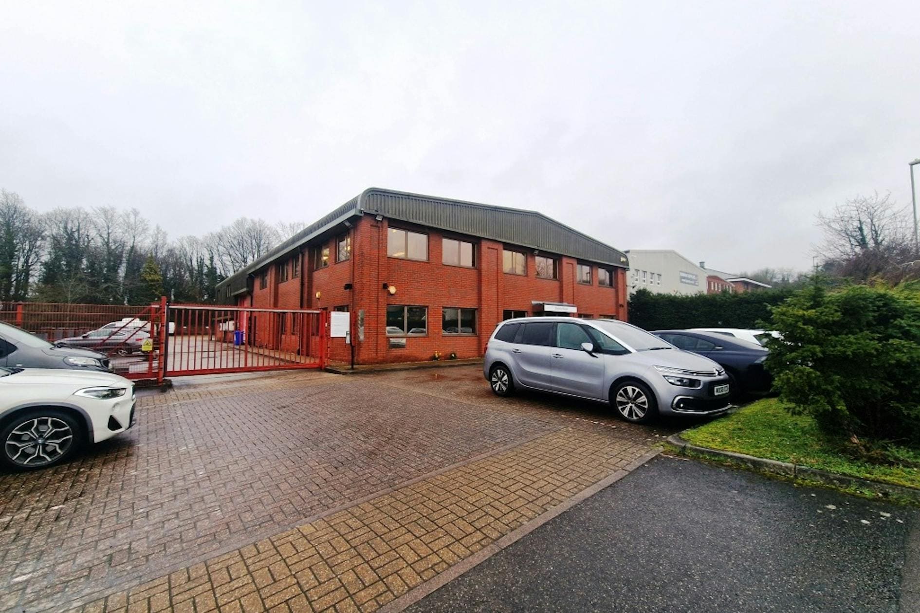 Stroudley Rd, Basingstoke to rent Building Photo- Image 1 of 3