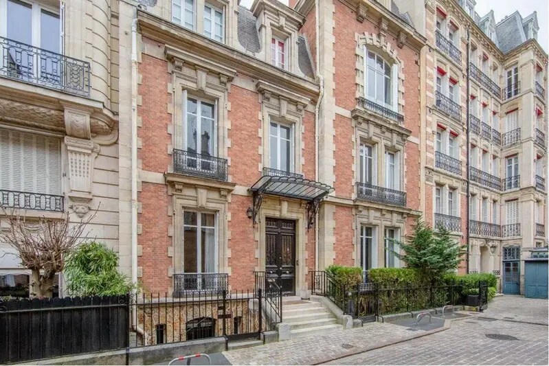 Office in Paris for sale - Building Photo - Image 1 of 11