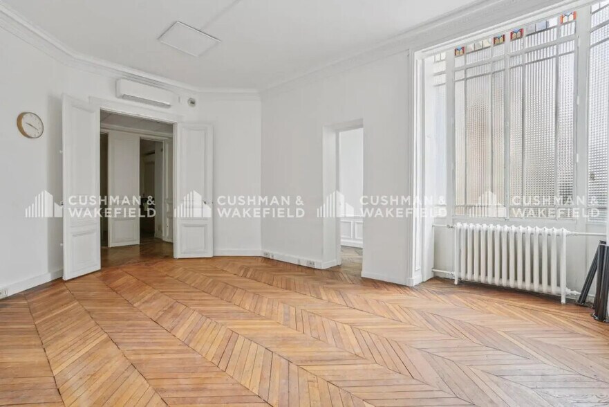 Office in Neuilly-sur-Seine to rent - Building Photo - Image 3 of 6