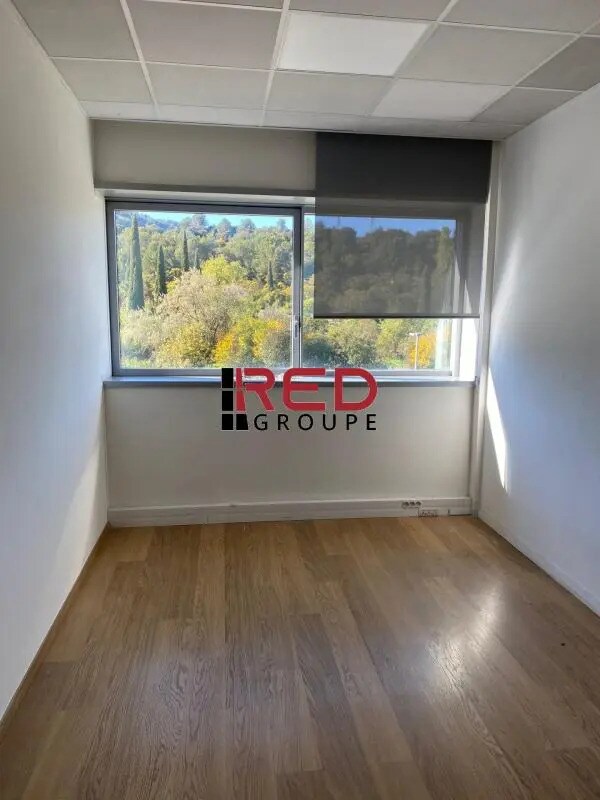 Office in Aubagne to rent Interior Photo- Image 1 of 6
