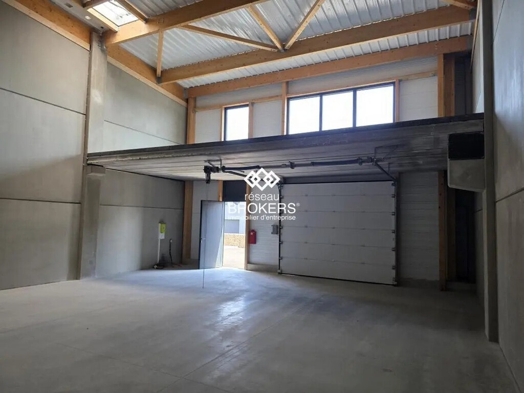 Vente Entrepôt 350 m² - Photo 1