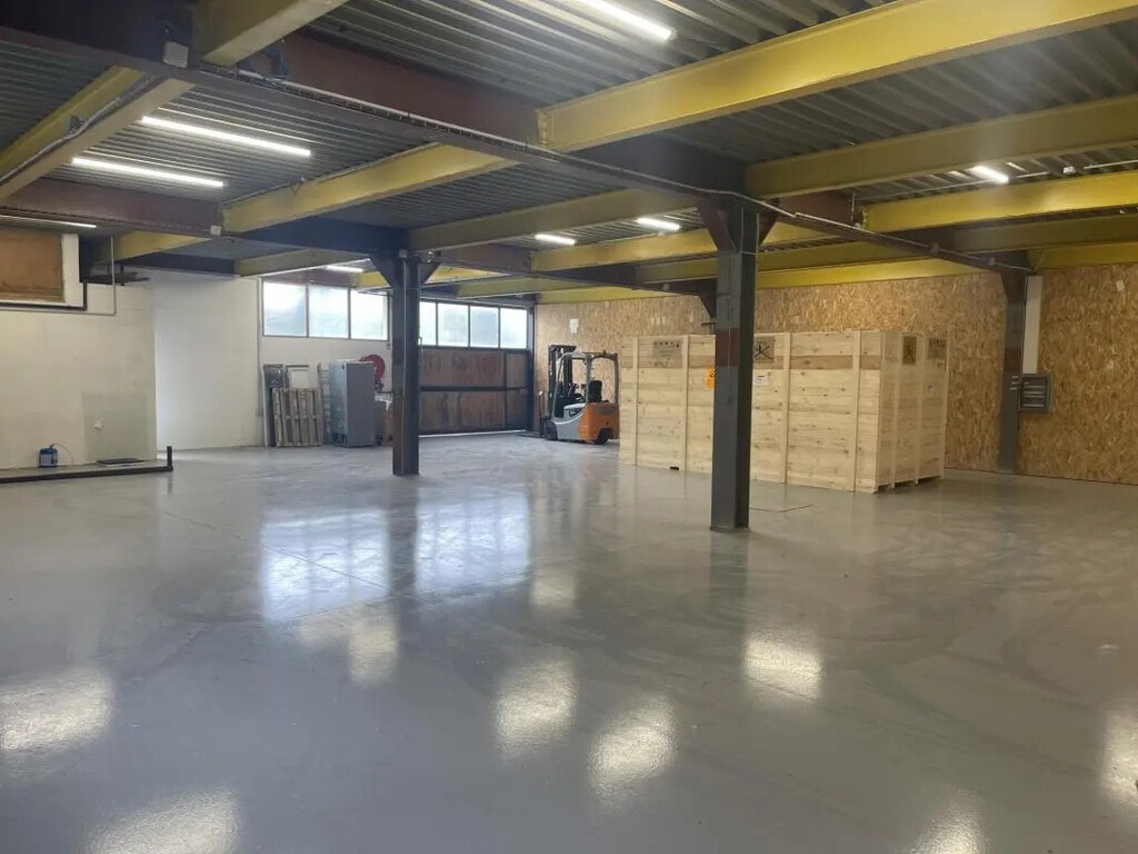 Location Entrepôt 525 m² - Photo 1