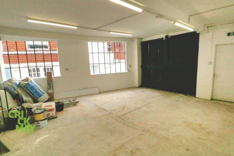 South Rd, Reigate to rent Interior Photo- Image 1 of 6