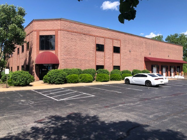 11118 Lindbergh Business Ct, Saint Louis, MO for sale - Building Photo - Image 2 of 12