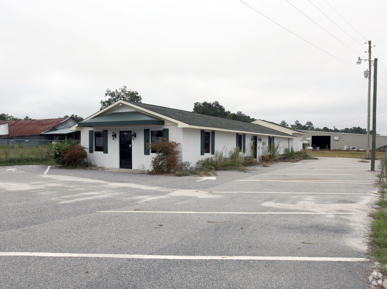 1055 Main St, Fair Bluff, NC for sale - Primary Photo - Image 1 of 1