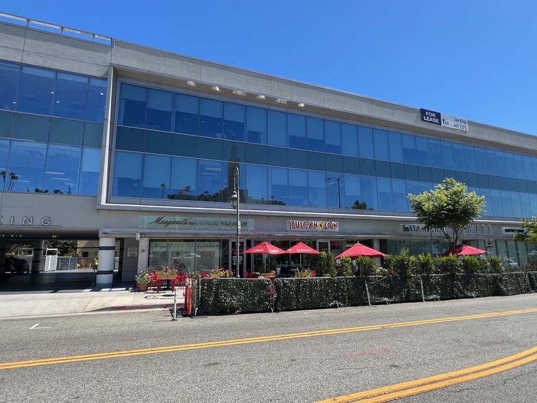 10700 Santa Monica Blvd, Los Angeles, CA for rent - Building Photo - Image 2 of 12