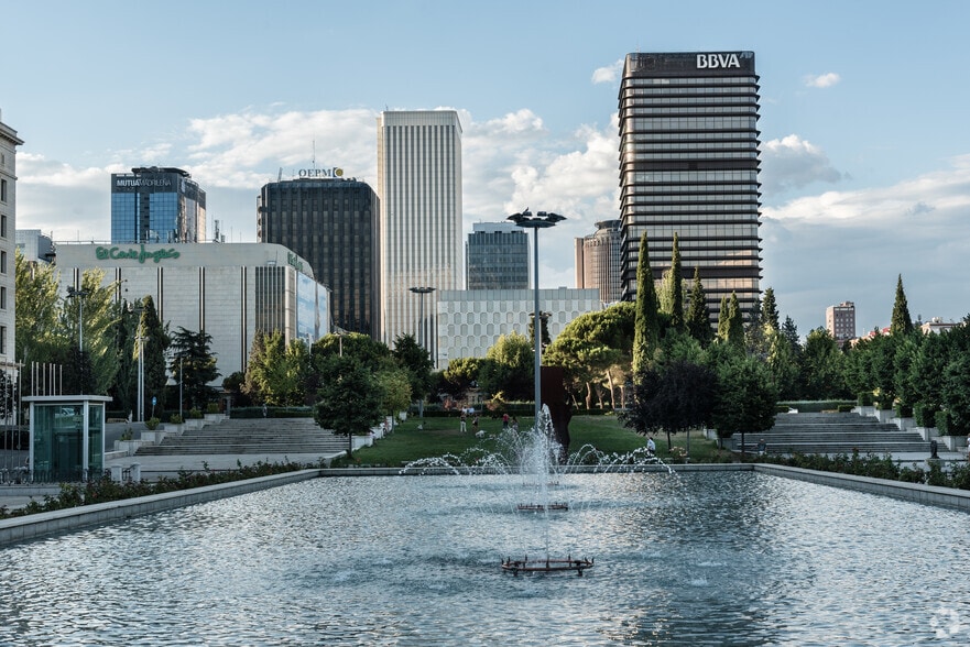 Paseo Castellana, 81, Madrid, Madrid to rent - Building Photo - Image 3 of 11